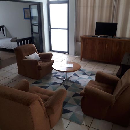 Suiderhof Self-Catering Hotel Windhoek Bagian luar foto