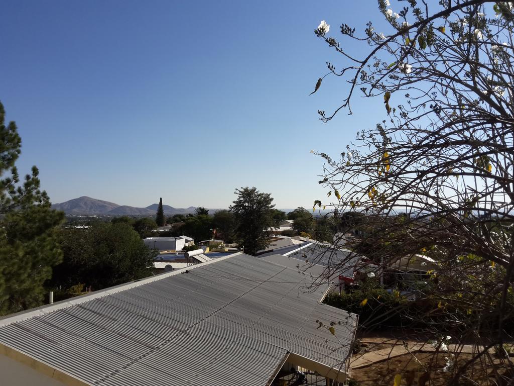 Suiderhof Self-Catering Hotel Windhoek Bagian luar foto