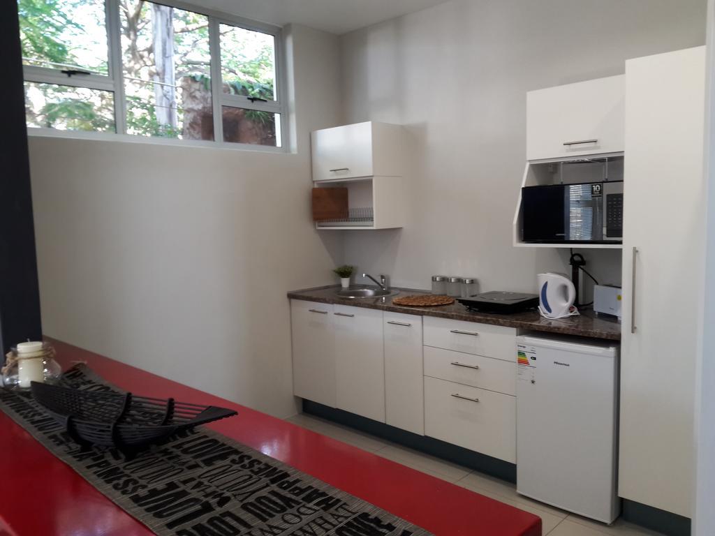 Suiderhof Self-Catering Hotel Windhoek Bagian luar foto