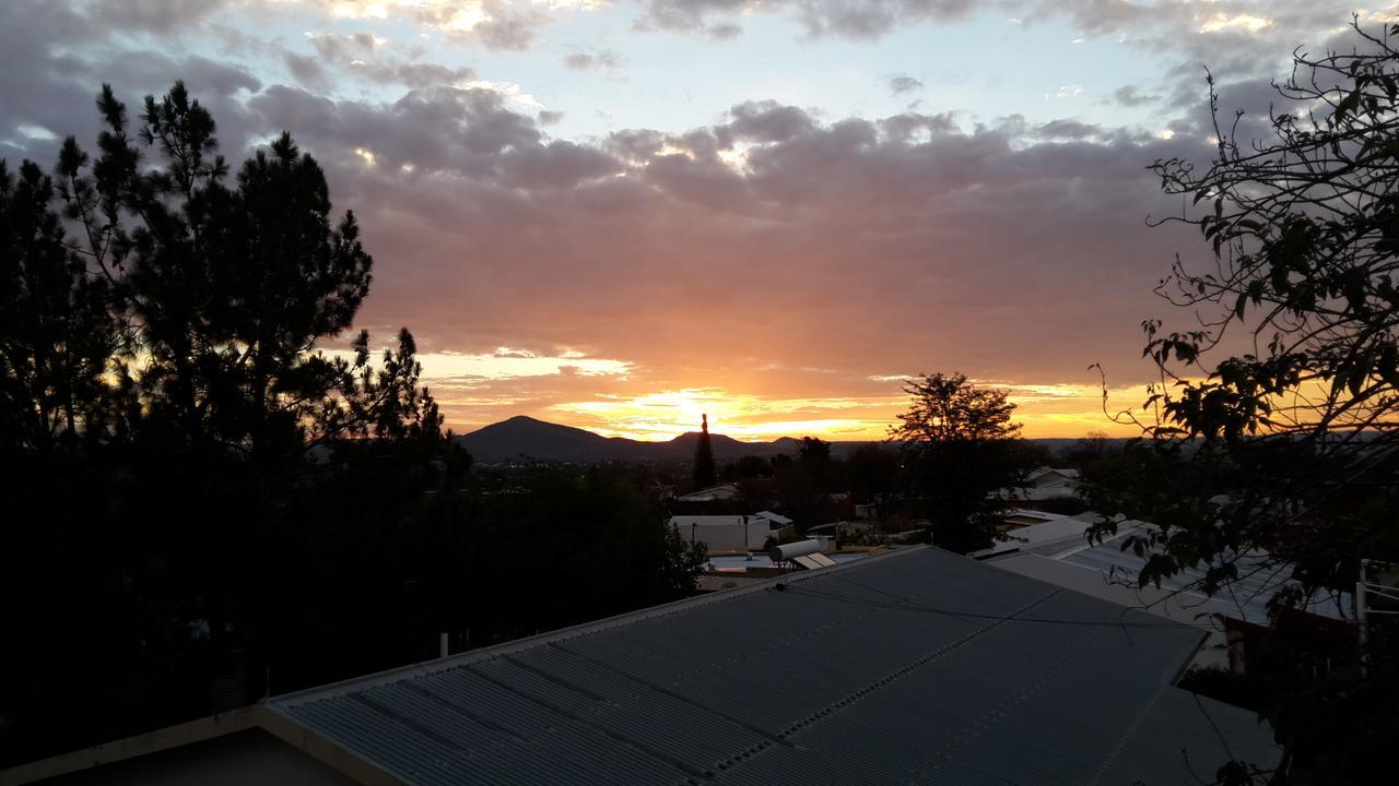 Suiderhof Self-Catering Hotel Windhoek Bagian luar foto