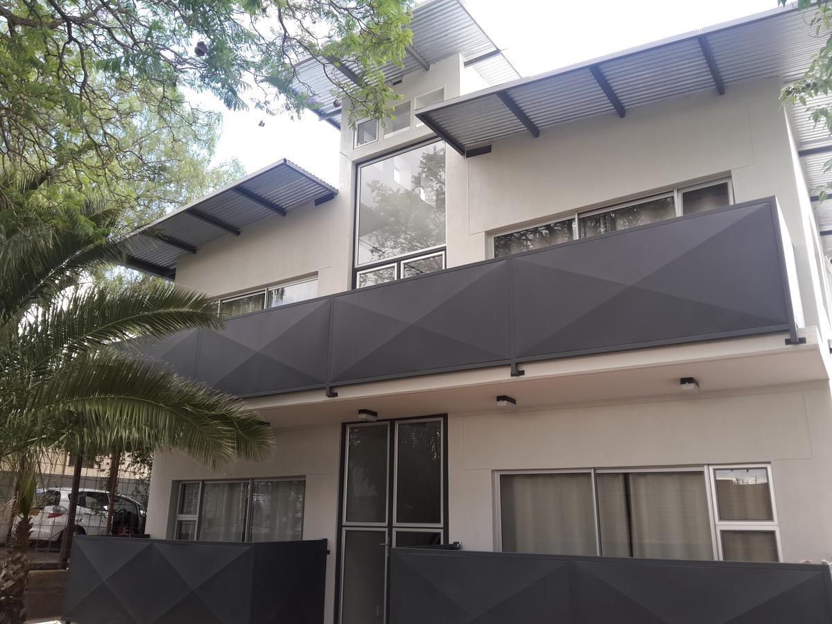 Suiderhof Self-Catering Hotel Windhoek Bagian luar foto