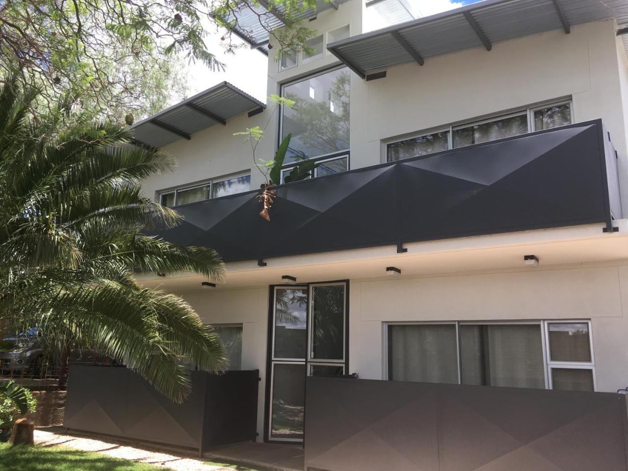 Suiderhof Self-Catering Hotel Windhoek Bagian luar foto