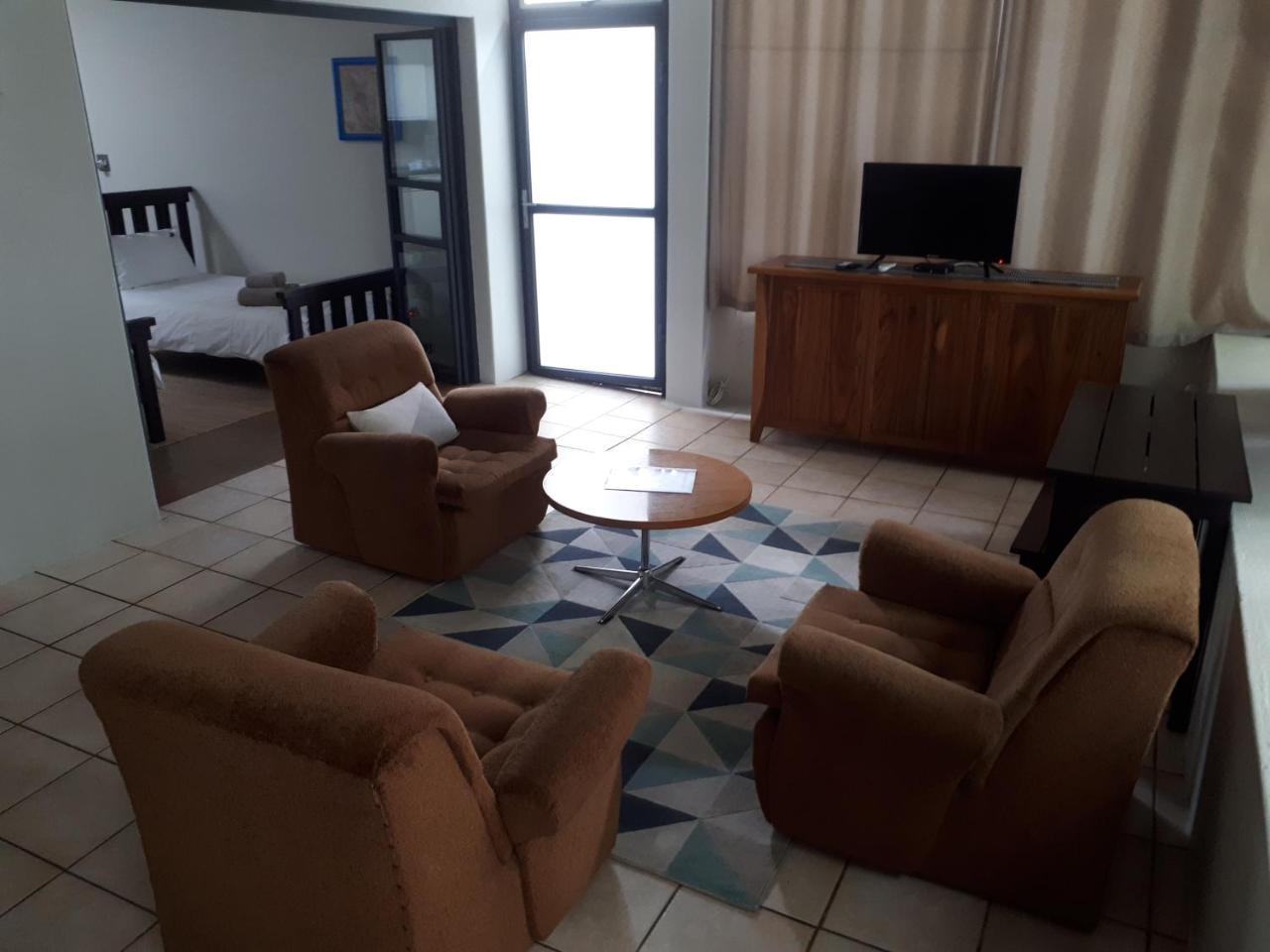 Suiderhof Self-Catering Hotel Windhoek Bagian luar foto