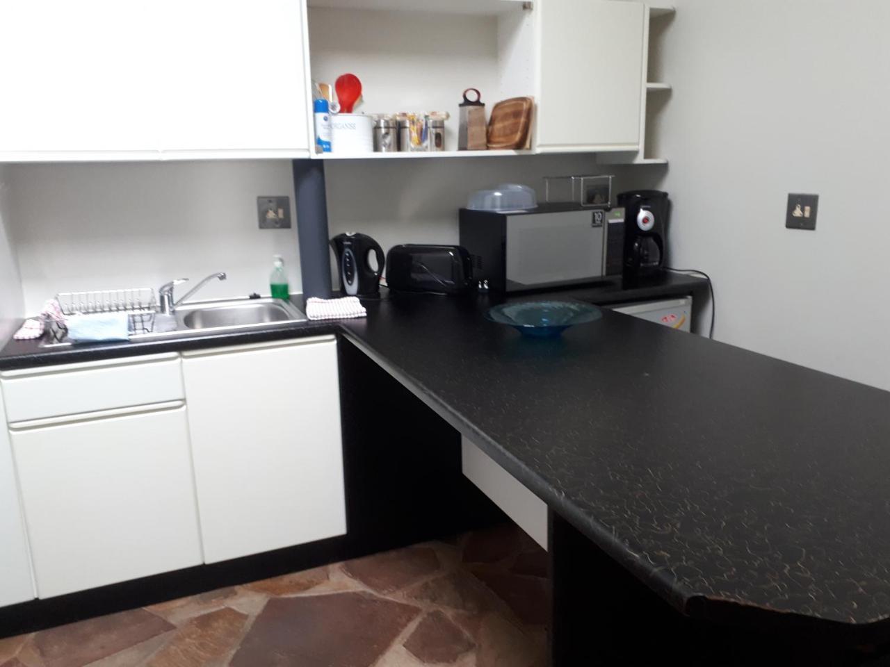 Suiderhof Self-Catering Hotel Windhoek Bagian luar foto