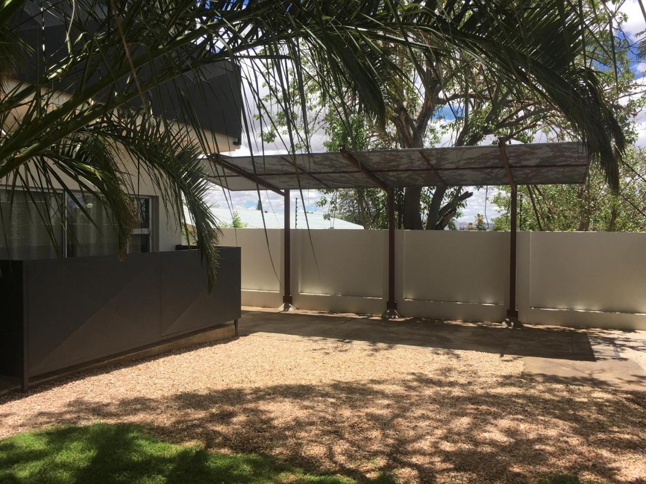 Suiderhof Self-Catering Hotel Windhoek Bagian luar foto