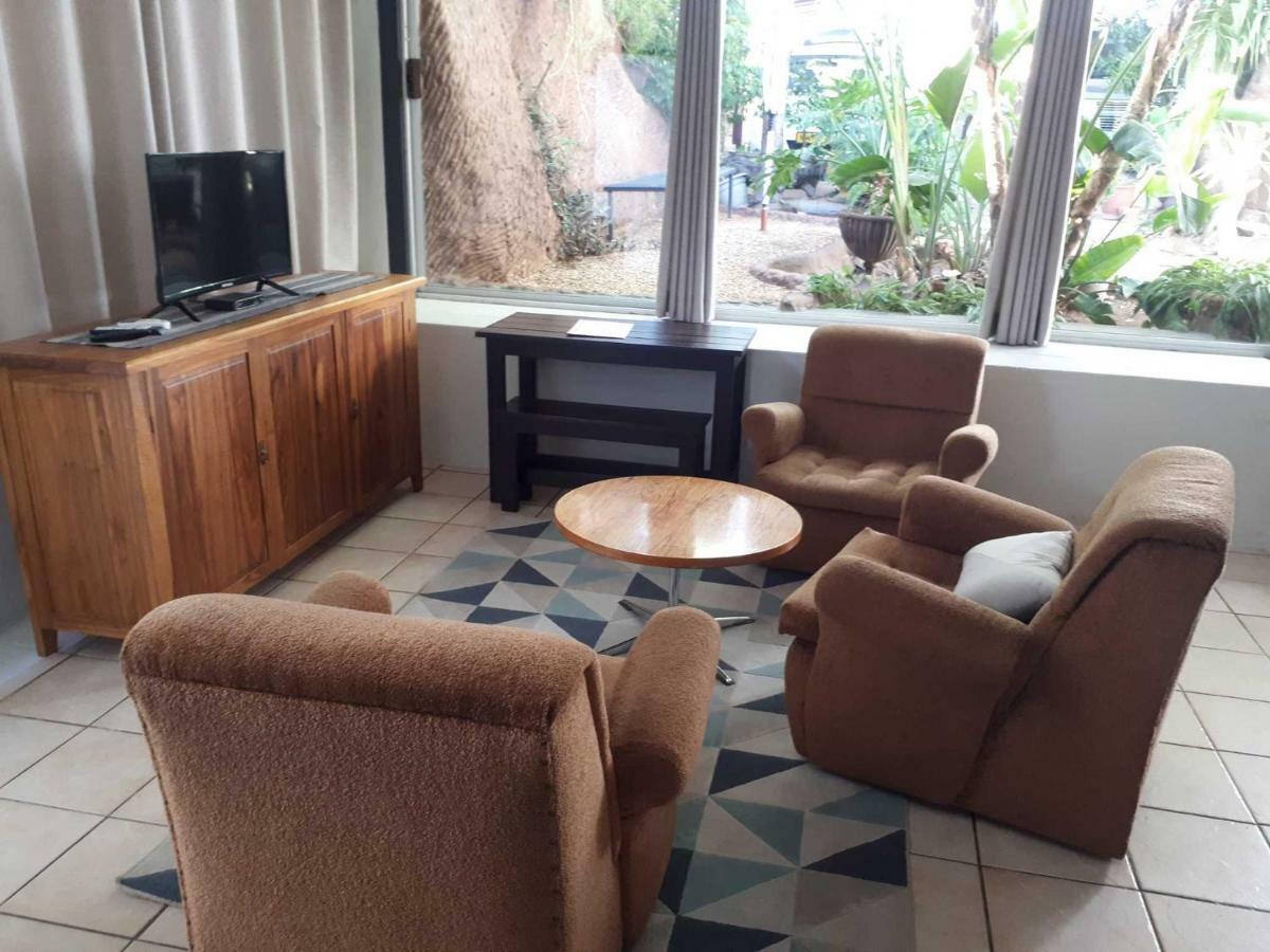 Suiderhof Self-Catering Hotel Windhoek Bagian luar foto