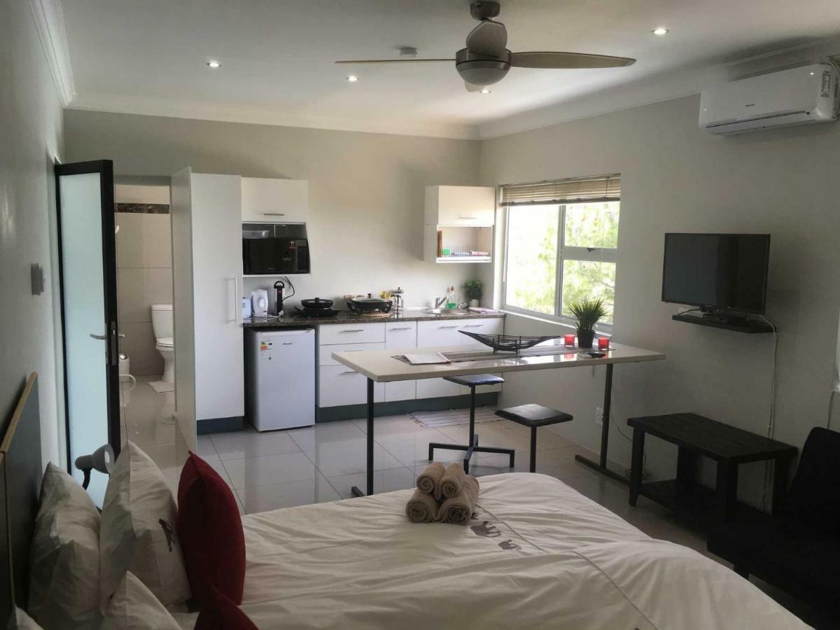 Suiderhof Self-Catering Hotel Windhoek Bagian luar foto