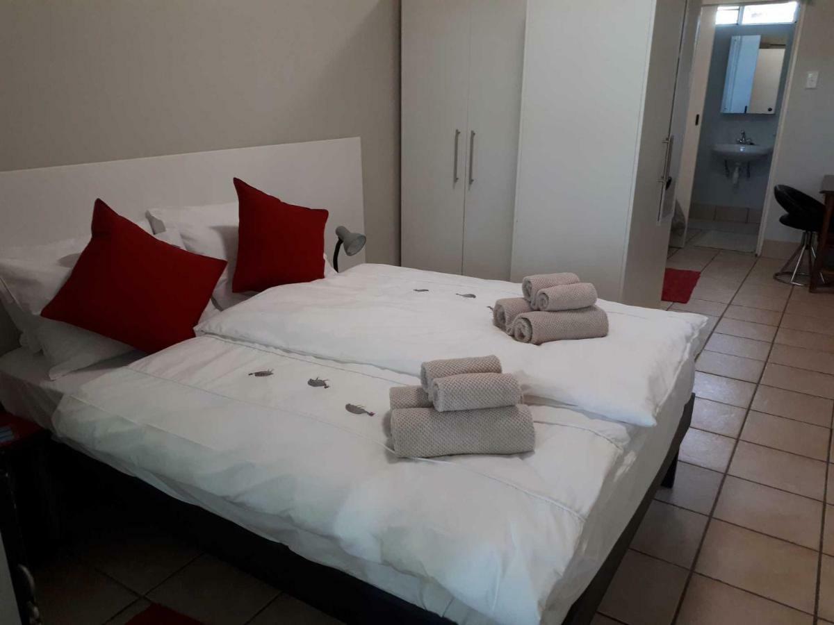 Suiderhof Self-Catering Hotel Windhoek Bagian luar foto