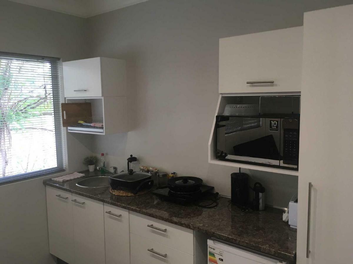 Suiderhof Self-Catering Hotel Windhoek Bagian luar foto