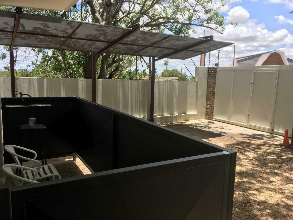 Suiderhof Self-Catering Hotel Windhoek Bagian luar foto