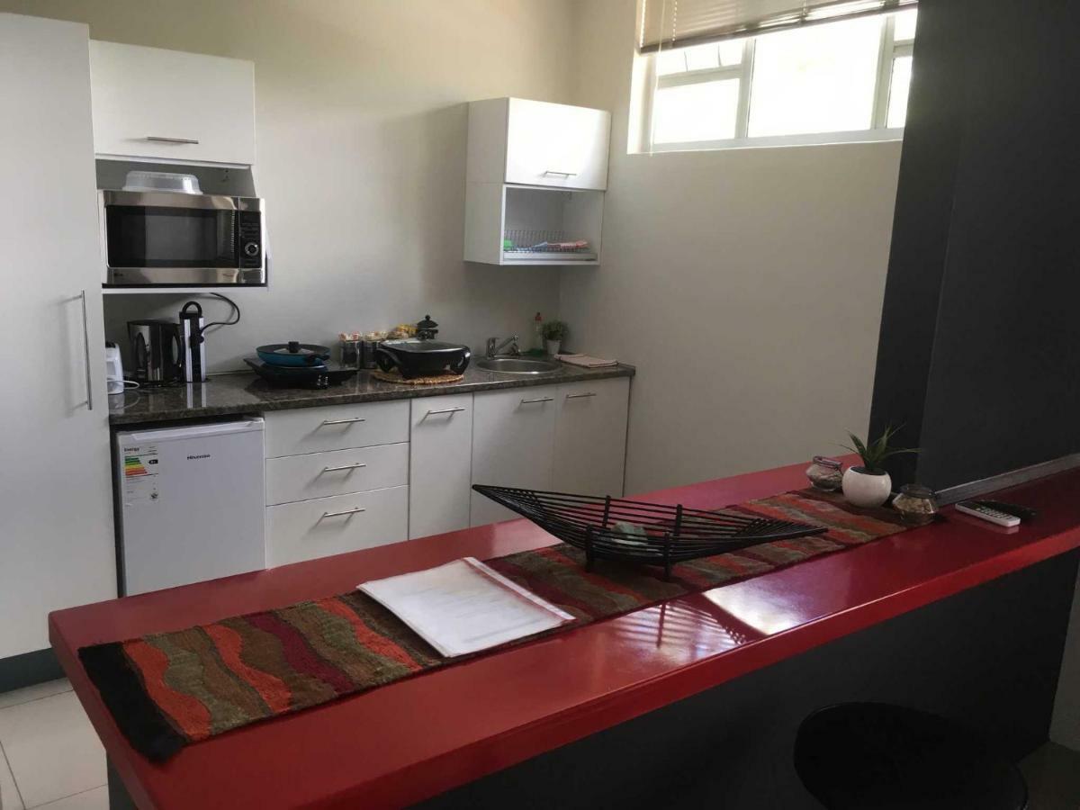 Suiderhof Self-Catering Hotel Windhoek Bagian luar foto