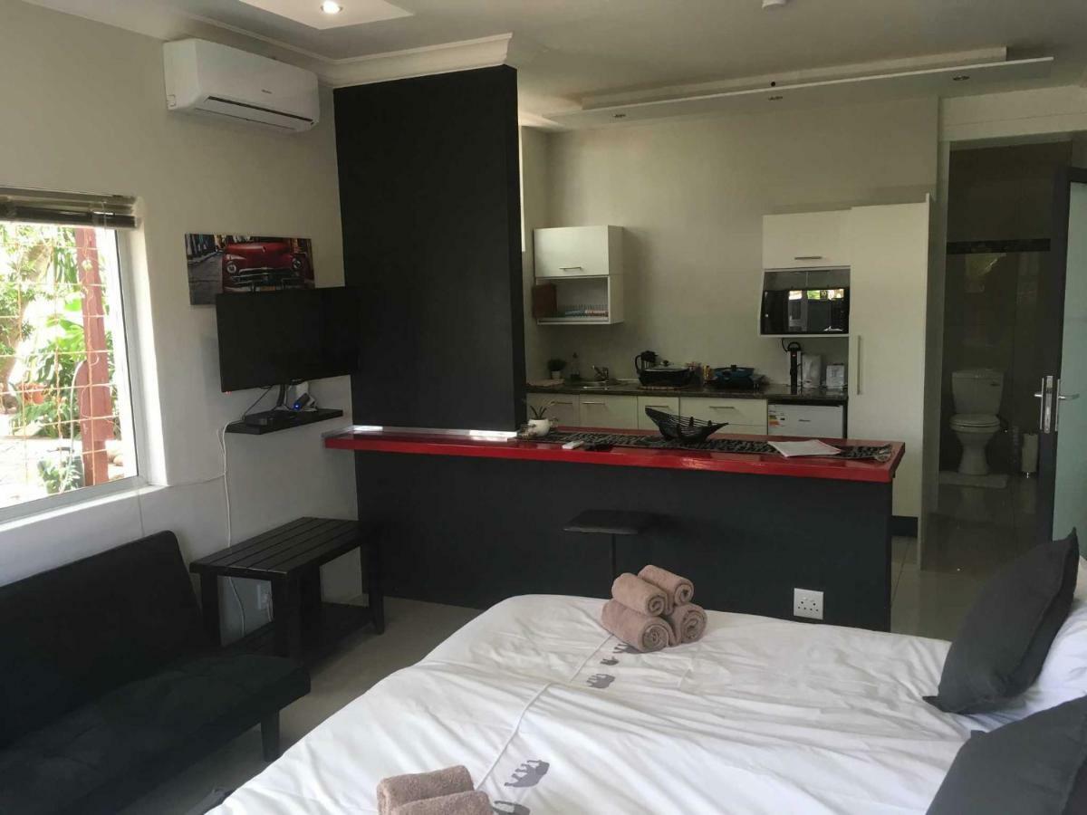 Suiderhof Self-Catering Hotel Windhoek Bagian luar foto