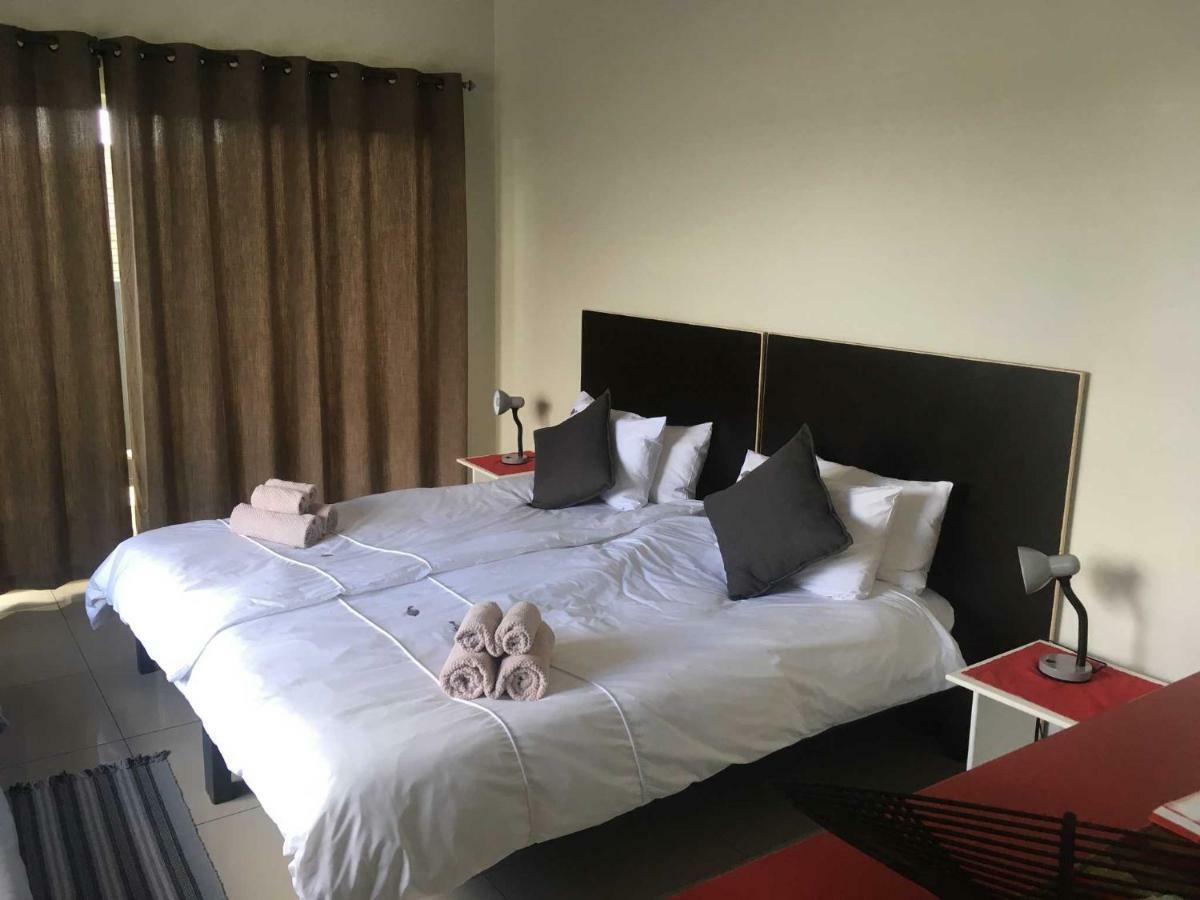 Suiderhof Self-Catering Hotel Windhoek Bagian luar foto