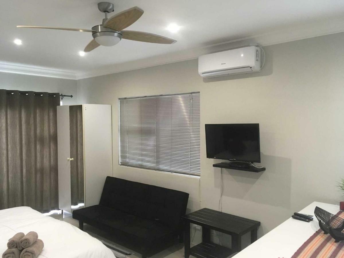 Suiderhof Self-Catering Hotel Windhoek Bagian luar foto