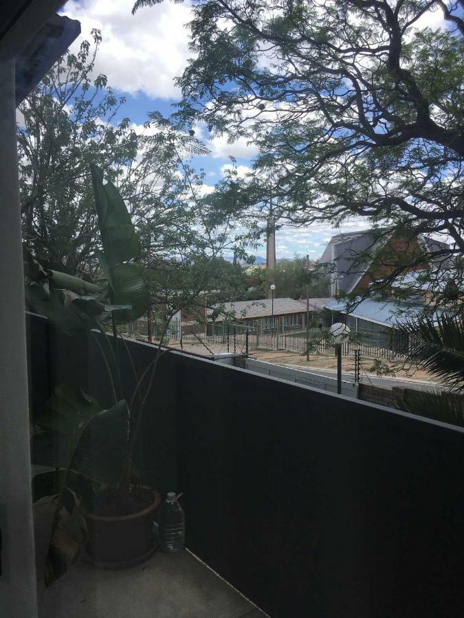 Suiderhof Self-Catering Hotel Windhoek Bagian luar foto