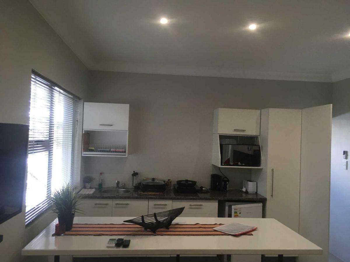 Suiderhof Self-Catering Hotel Windhoek Bagian luar foto