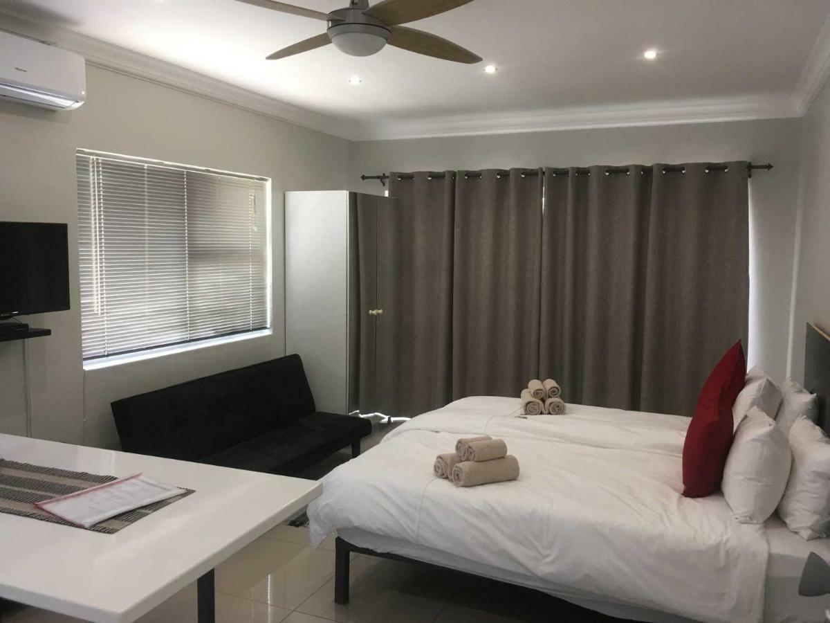 Suiderhof Self-Catering Hotel Windhoek Bagian luar foto