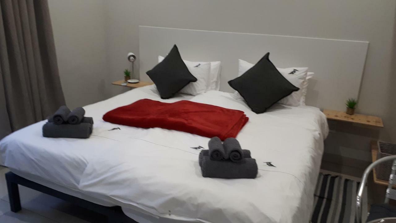 Suiderhof Self-Catering Hotel Windhoek Bagian luar foto