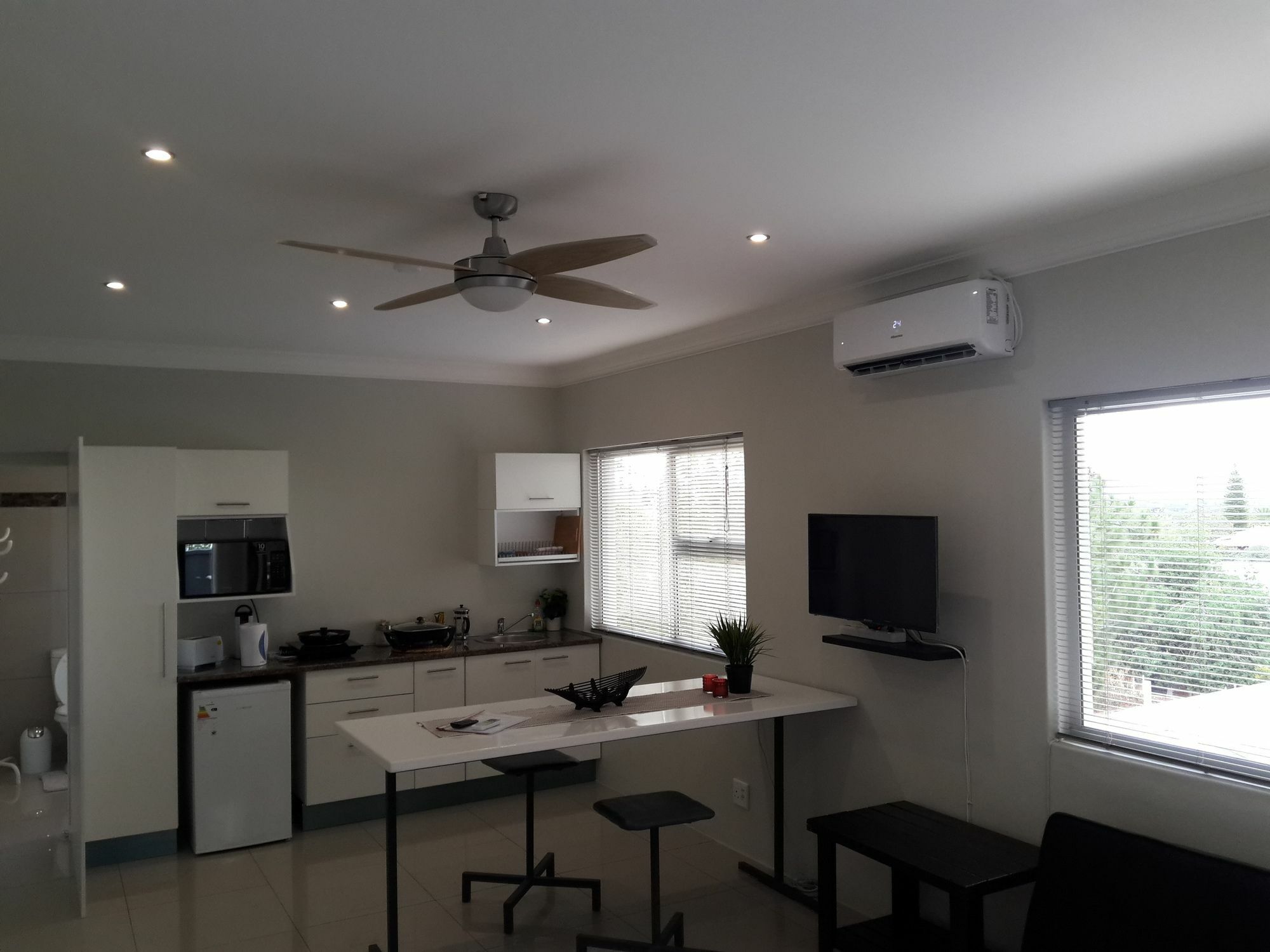 Suiderhof Self-Catering Hotel Windhoek Bagian luar foto